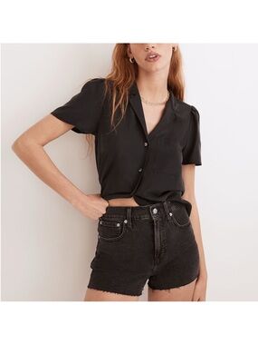 Madewell The Perfect Jean
Short Cut Offs in Vintage Washed Black- Women’s 25 / 2